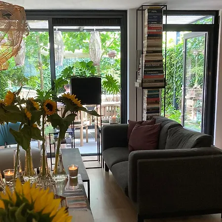 Verrassende Ruime Stadswoning Nabij Station, Centrum Met Unieke Tuin. Villa