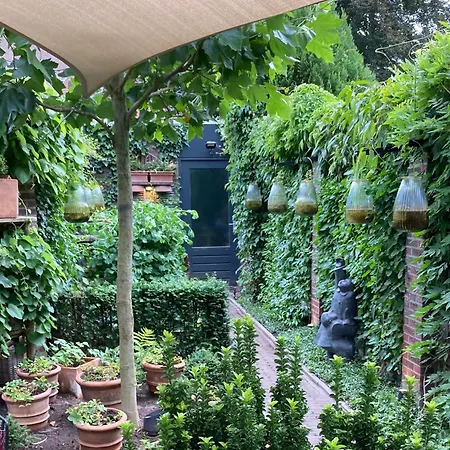Verrassende Ruime Stadswoning Nabij Station, Centrum Met Unieke Tuin. * Venlo