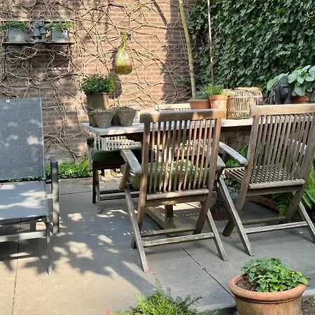 Villa Verrassende Ruime Stadswoning Nabij Station, Centrum Met Unieke Tuin. Venlo